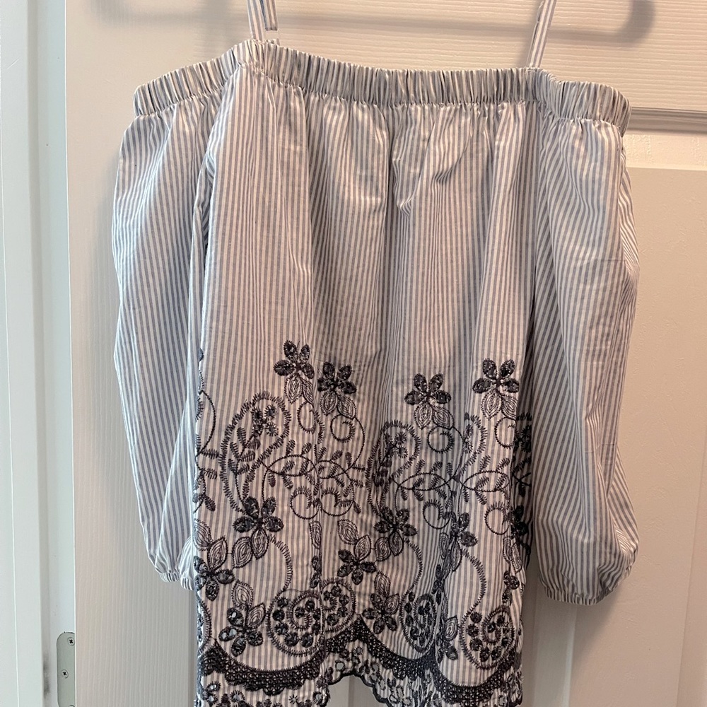 Women’s Medium Shirt- strapless& w/ straps